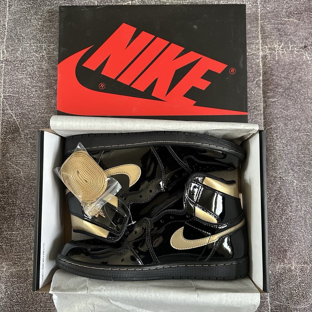 DS Men's Nike Air Jordan 1 Retro High Black Metallic Gold Sz 9.5 (555088-032)